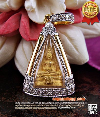 หลวงพ่อโสธร รุ่นดวงชะตาคู่ชีวิต เนื้อทองคำพิมพ์ย้อนยุคปั๊ม2หน้า เลี่ยมกรอบทองคำประดับเพชรเบลเยี่ยม ขนาดน่ารักค่ะ