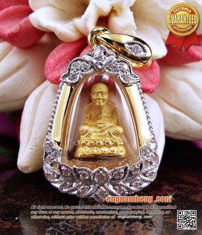 หลวงปู่ทวด เนื้อทองคำ รุ่นฉลองกรุงรัตนโกสินทร์ 220 ปี เลี่ยมกรอบทองคำประดับเพชรเบลเยี่ยม น่าสะสมค่ะ