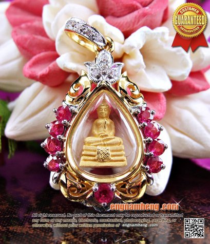 หลวงพ่อโสธร รุ่นดวงชะตาคู่ชีวิต ปี2547 เนื้อทองคำ เลี่ยมกรอบทองคำฝังเพชรเบลเยี่ยม ประดับทับทิมเจียรนัย สวยเด่นน่ารักดีค่ะ