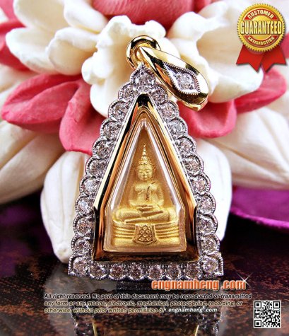 หลวงพ่อโสธร รุ่นดวงชะตาคู่ชีวิต เนื้อทองคำพิมพ์ย้อนยุคปั๊ม2หน้า เลี่ยมกรอบทองคำล้อมเพชรเบลเยี่ยม สวยดูดีค่ะ