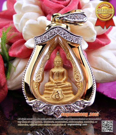 หลวงพ่อโสธรลายกนก รุ่นอุดมโชคโภคทรัพย์ ปี50 เนื้อทองคำ เลี่ยมกรอบทองคำประดับเพชรเบลเยี่ยม พิมพ์สวยน่าสะสมค่ะ