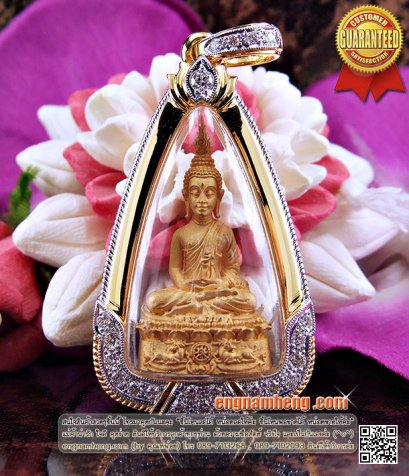 พระชัยนฤมิตรโชคเนื้อทองคำ หลวงพ่อจรัญ ฐิตธมฺโม วัดอัมพวัน พร้อมกรอบทองคำประดับเพชรเบลเยี่ยม สวยกริ๊ปค่ะ