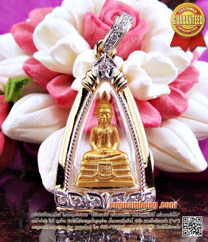 หลวงพ่อโสธร รุ่น คุ้มเกล้าฯ เนื้อทองคำ เลี่ยมกรอบทองคำประดับเพชรเบลเยี่ยม สวยงามบูชาเป็นศิริมงคลค่ะ