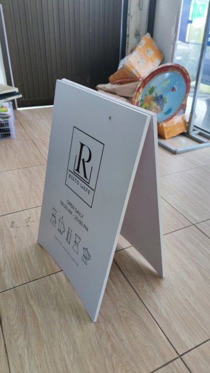 ป้ายตั้งหน้าร้าน ป้ายไวนิลขึงโครงเหล็ก 