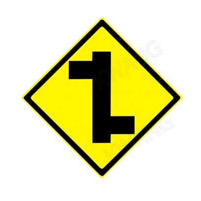 BISON ป้ายเครื่องหมายจราจร &quot;ทางโทแยกทางเอกเยื้องกันเริ่มขวา&quot; 45 cm.