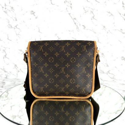 MP-10517 Used Lv Messenger Bag Size Pm Monogram Ghw