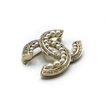 New Chanel CC Brooch 3.5 CM in Crystal/Pearls GHW
