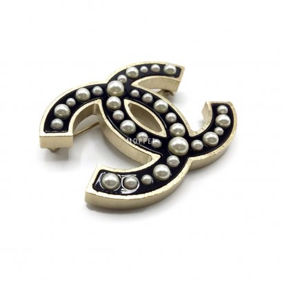 New Chanel CC Brooch 5.5 CM in Pearly/Black GHW