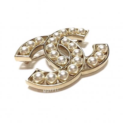 New Chanel CC Brooch 5.5 CM in Pearls GHW