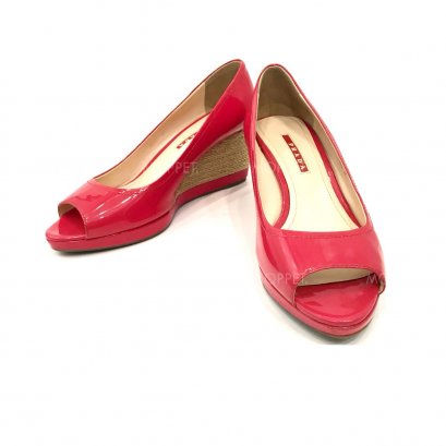 Used Prada Heels 37&quot; in Pink Patent Leather