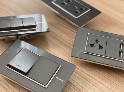 สวิตซ์ไฟรูมอสพลัส อะคลิลิคสีเทา