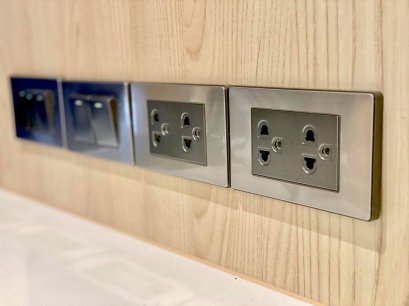 สวิตซ์ไฟรูมอสพลัส