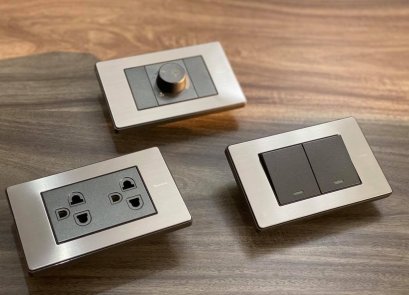 สวิตซ์ไฟรูมอสพลัส