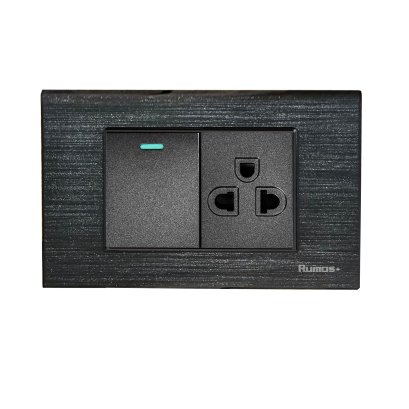 เต้าเสียบกราวน์เดี่ยว(มีม่านนิรภัย)+สวิตช์ไฟฟ้าแบบ 1.5G(ปุ่มกลาง)ทางเดียว พร้อมกรอบพลาสติก HAIRLINE สีดำ