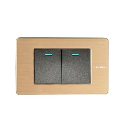 สวิตช์ไฟฟ้าแบบ 1.5G(ปุ่มกลาง) ทางเดียว พร้อมกรอบสีทอง