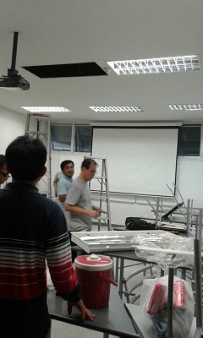 โปรเจคเตอร์พร้อมจอพร้อมติดตั้ง turn key สำหรับห้องเรียน ห้องประชุม ราชการ/เอกชน