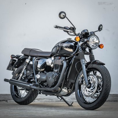 Triumph Bonneville T120 Black