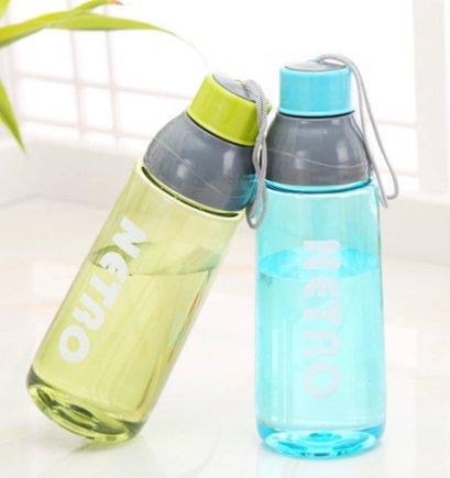 กระบอกน้ำพลาสติก