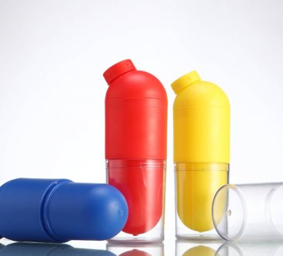 กระบอกน้ำพร้อมแก้วทรงแคปซูลยา