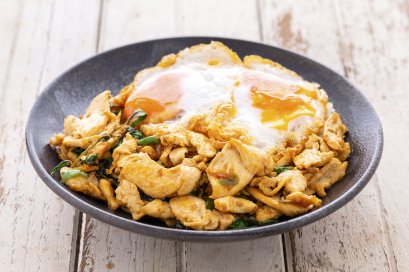 Pad Ka Prao Kai (ผัดกระเพราไก่)