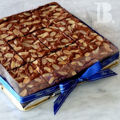 บราวนี่ฟัดจ์ โรยหน้าอัลมอนด์