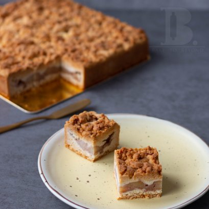 มินิเค้กแอปเปิ้ลครัมเบิ้ล และซอสวานิลลาคัสตาร์ด