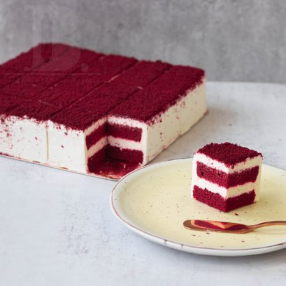 มินิเค้กเรดเวลเวทและครีมชีสฟรอสติ้ง