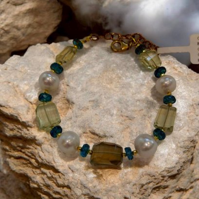 Freshwater pearl with clear quartz stone sliver92.5 setting