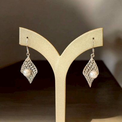 ต่างหูมุกน้ำจืด ตัวเรือนเงิน92.5