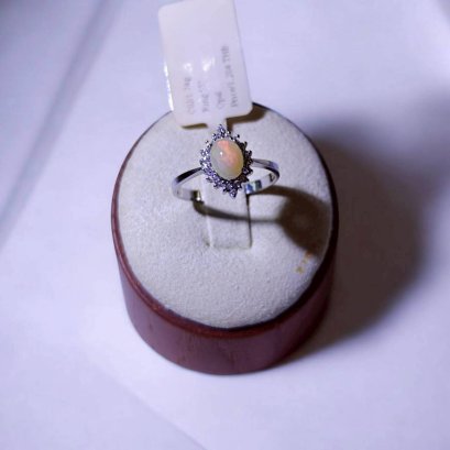 Opal ring with silver92.5 setting