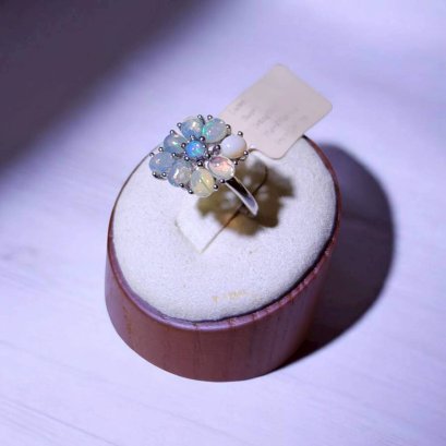 Opal ring with silver92.5 setting