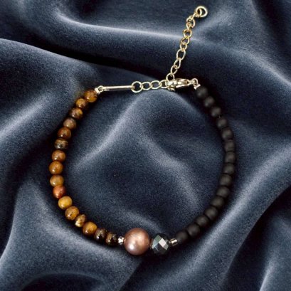 ข้อมือไข่มุก ทรงมันฝรั่ง หินมงคล ไซส์ 4-5 mm มุกแท้100% มุกน้ำจืด หินเทราเฮิรซ์ Clover8jewelry