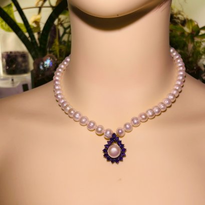 Fresh water pearl necklace