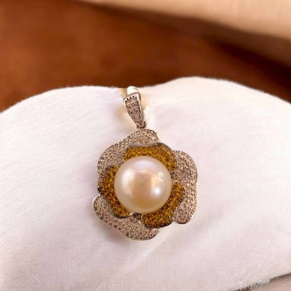 Fresh water pearl pendant with silver92.5 setting