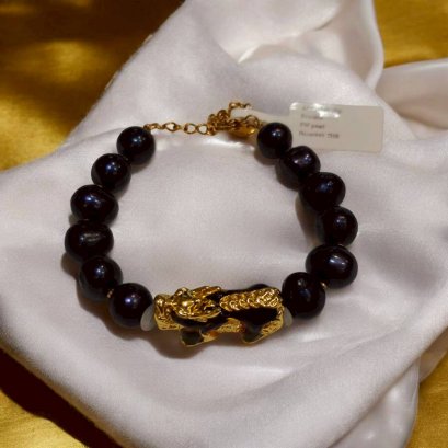 Freshwater pearl bracelet