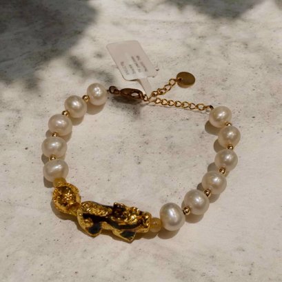 Freshwater pearl bracelet
