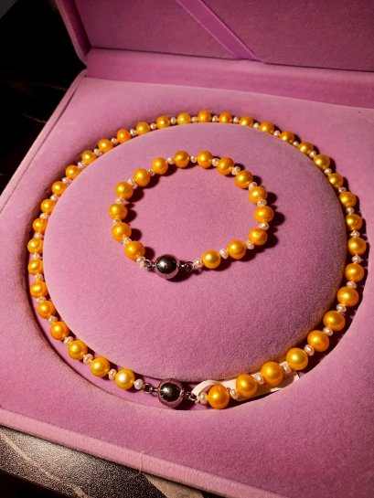 Freshwater pearl set necklace + Bracelet