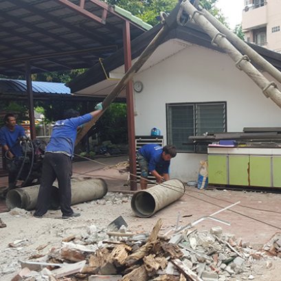 เจาะป้ายทางด่วน