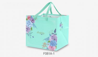 F081A-1 ถุงกระดาษ ลาย Love Comes Softly 25*24*21(H) cm@10