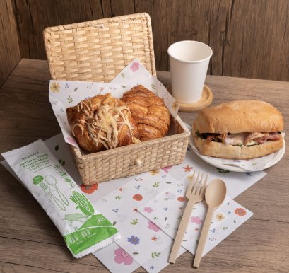 กระดาษรองขนมปัง ลายดอกไม้ กระดาษรองของทอด รองอาหาร ผลิตและออกแบบโดยโรงงานของเราเอง ขนาด 12x12นิ้ว (1 แพค 100 ชิ้น)