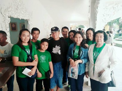 "แบบอย่างของการทำงานที่ยิ่งใหญ่" วัดร่องขุ่นความงดงามผลงานศิลปะ งานพุทธศิลป์เพื่อแผ่นดิน ที่รังสรรค์ได้อย่างวิจิตรงดงาม  โดยท่าน อาจารย์เฉลิมชัย โฆษิตพิพัฒน์