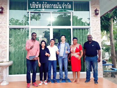 พี่น้องไนจีเรียและกานาเดินทางศึกษาดูงานวิธีปลูกมันกับ ผู้จัดการมัน นัตเขต ตันปิง จ.กำแพงเพชร