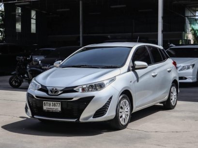 Toyota Yaris 1.2Jปี2017สีเทา เกียร์ออโต้