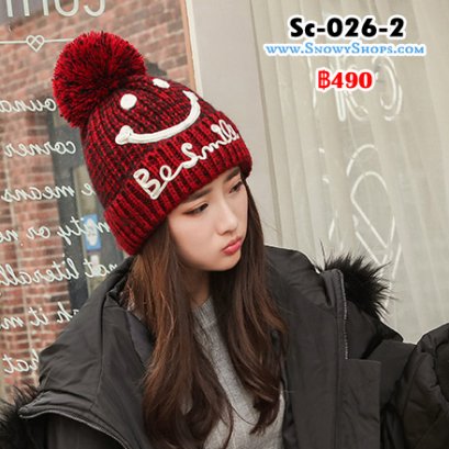 [PreOrder] [Sc-026-2]  หมวกไหมพรมถักสีแดงเข้ม ลาย Be Smile มีจุกปุยที่หมวกค่ะ