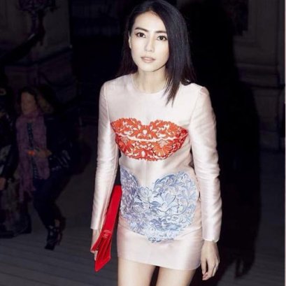  [[PreOrder]] [Do-555] Domyea++เดรส++เดรสสีชมพูผ้าซาติน ผ้าปักหรูค่ะ