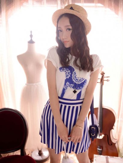  [[*พร้อมส่ง F]] [Or-039] Orange Country++ชุดเสื้อกระโปรง++เสื้อสีขาวลายม้า พร้อมกระโปรงสั้นลายทางสีขาวน้ำเงิน (ชุด 2 ชิ้น)