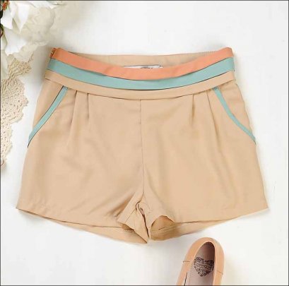  [[*พร้อมส่ง L]] [Qi-151-2] Qian Qian++กางเกง++กางเกงขาสั้นสีครีมลายแถบ