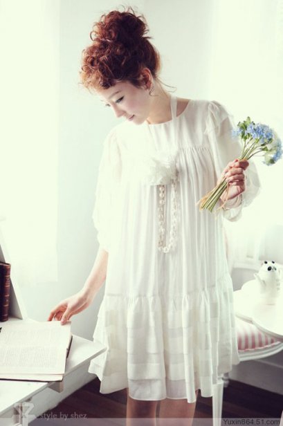  [*พร้อมส่ง] [SZ-205] SZ++เดรส++เดรสผ้าไหมอ่อนสีขาว แขนข้อศอก กระโปรงระบายชั้น ซิปหลังค่ะ