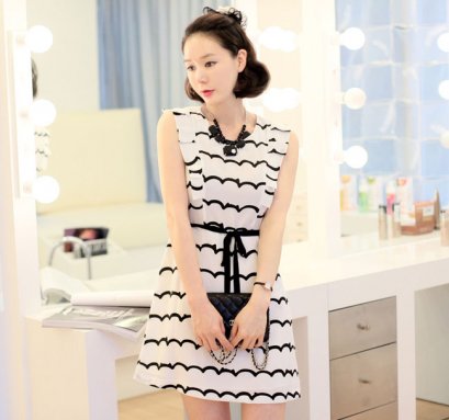  [[*พร้อมส่ง S L ]] [SZ-4052] SZ++เดรส++เดรสสีขาวแขนกุดลายเส้นสีดำ พร้อมเชือกผูกเอวค่ะ