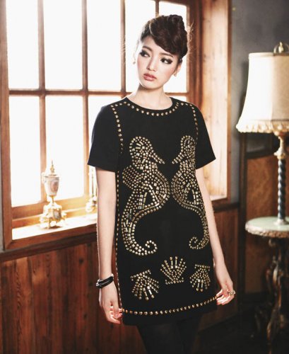      [[*พร้อมส่ง S,M ]] [SZ-9803] Style By SZ++เดรส++เดรสสีดำปักลายม้าน้ำสีทอง 